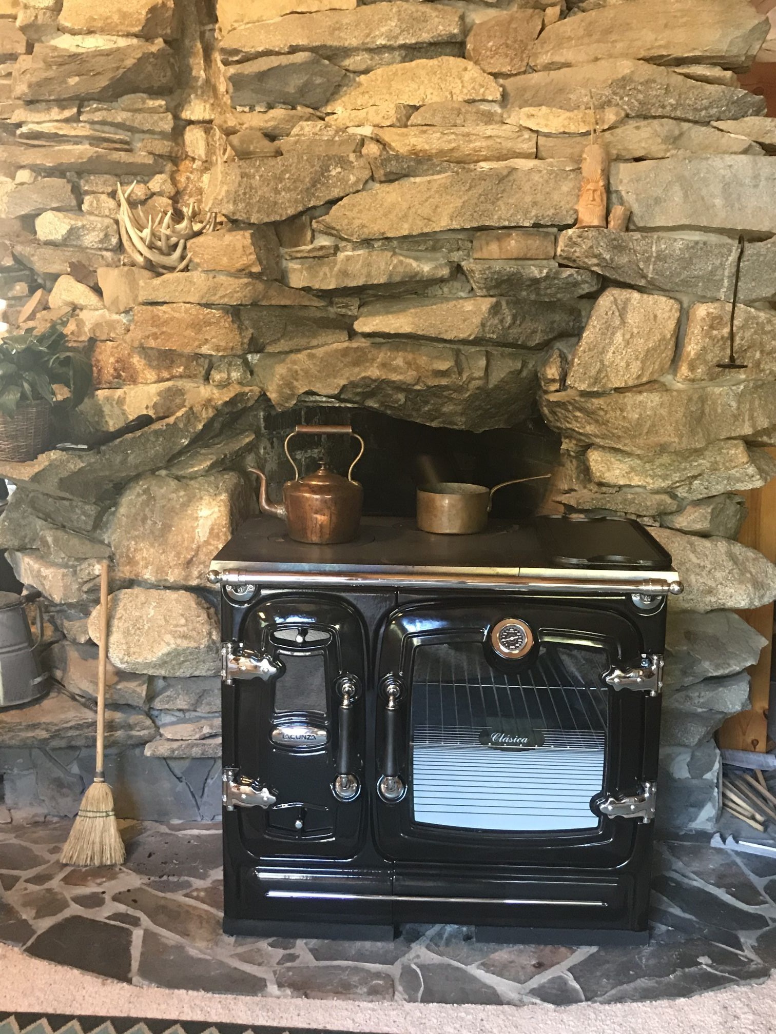 https://www.woodcookstove.com//media/catalog/product/cache/1/image/9df78eab33525d08d6e5fb8d27136e95/c/a/cast-iron-stove.jpg