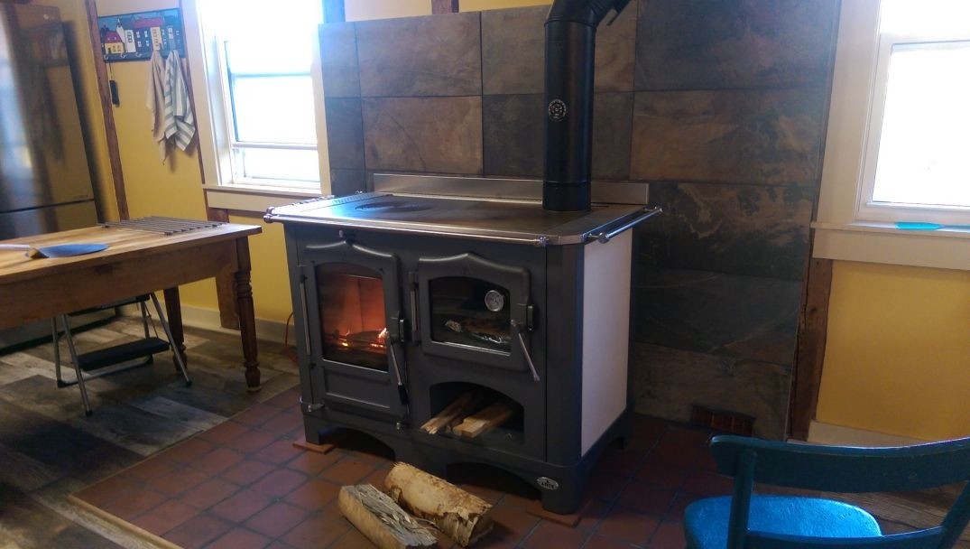 https://www.woodcookstove.com//media/catalog/product/cache/1/image/9df78eab33525d08d6e5fb8d27136e95/c/o/cook-stove.jpg