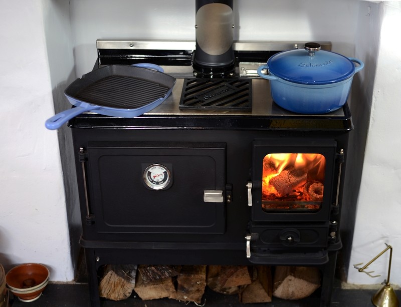 Tiny Wood Cook Stove Range