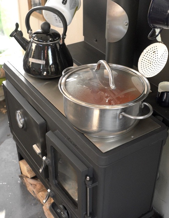 The Little Range - Multi-fuel cast iron cook stove - Salamander Stoves