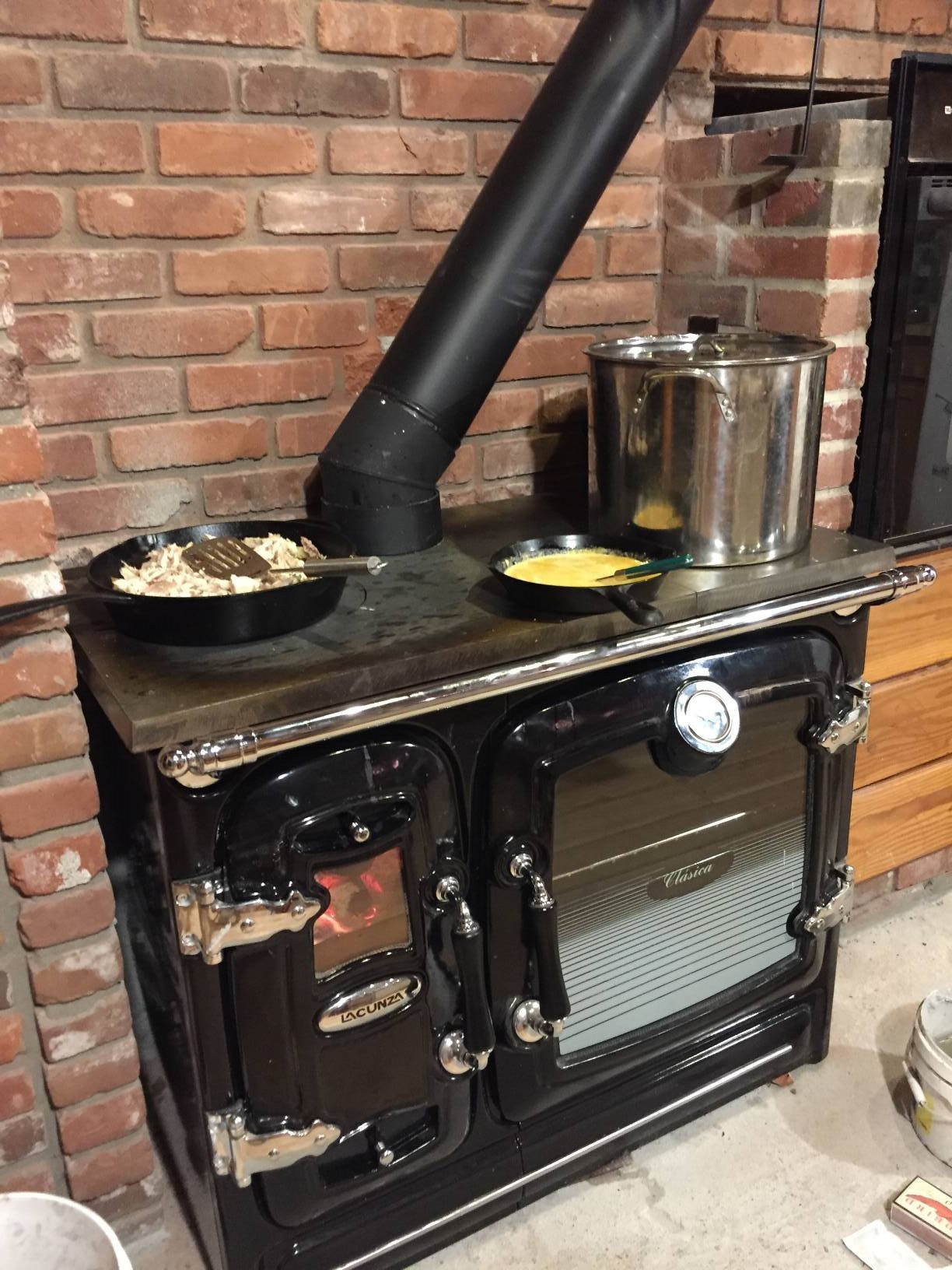  Wood Burning Cook Stove with Simple Decor