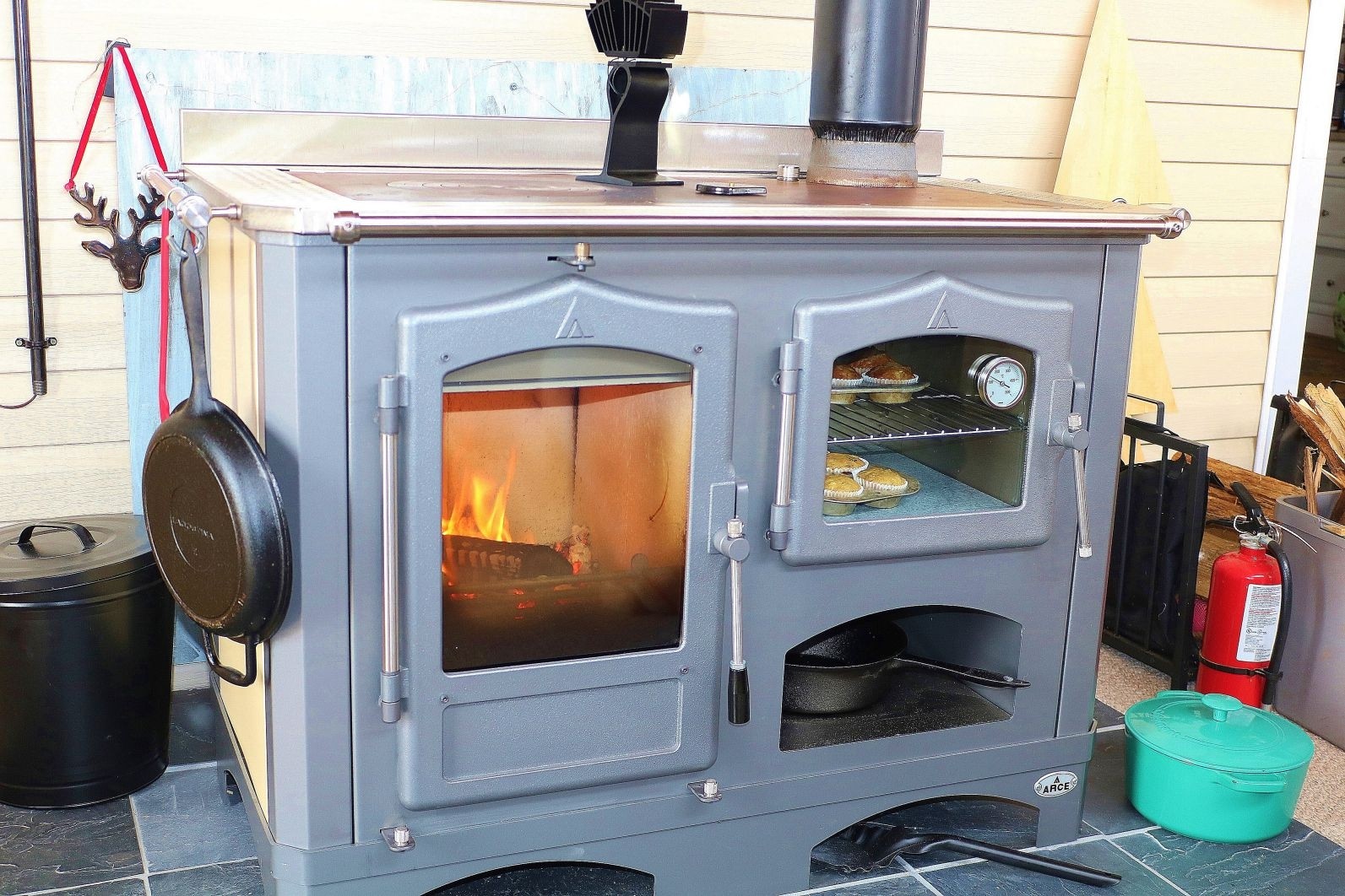 Minimalist Wood Burning Stove And Oven for Large Space